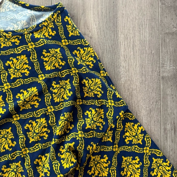 New LulaRoe Irma Regal Gold & Navy Printed Top - Picture 2 of 5